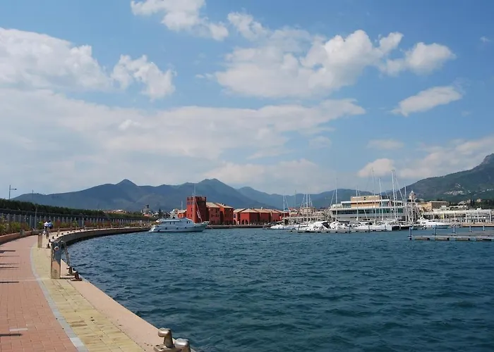 Entspannte An Der Ligurischen Kueste Loano